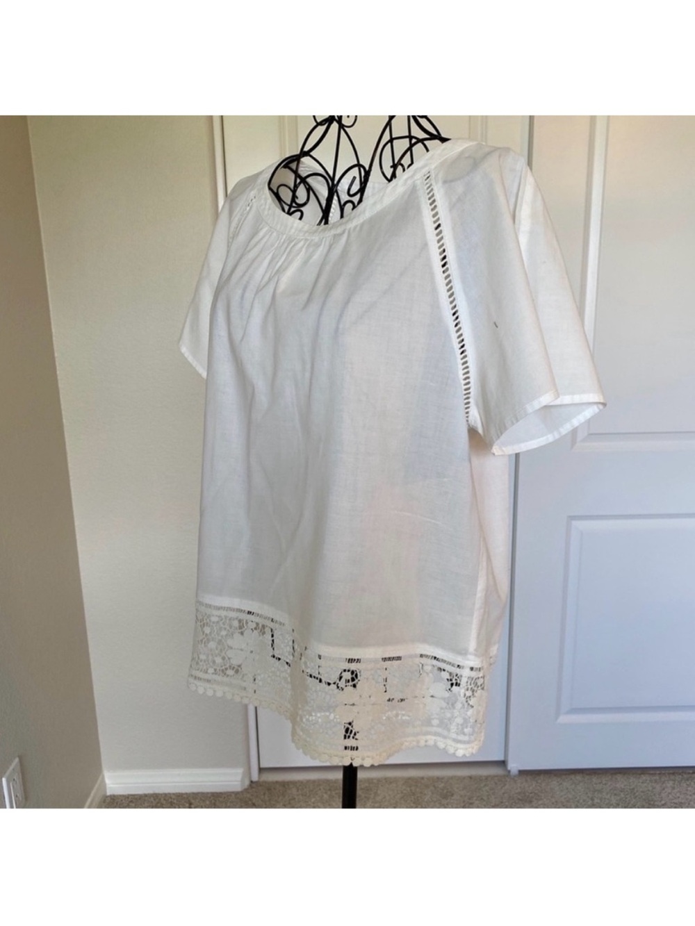 cupcakes & cashmere White Lace Trim Top - Picture 5 of 7
